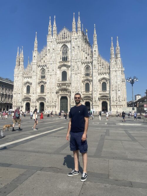 maschio alto e bello . Sono di lecco , sono disponibile per donne singole oppure coppie che cercano un partner per la lei .