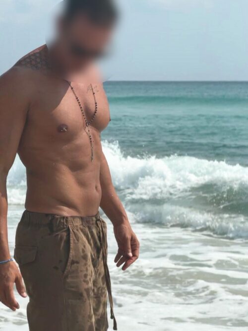 Discreto, curato e gentile, offro piacevoli serate all’insegna del buon cibo, del vino e